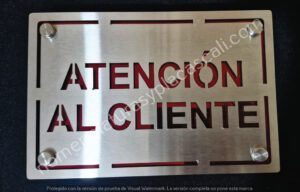 aviso atencion aqui en metal acero aviso atencion aqui en metal acero